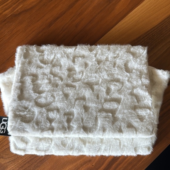 UGG Cream Faux Fur Tablet Case - Picture 5 of 5